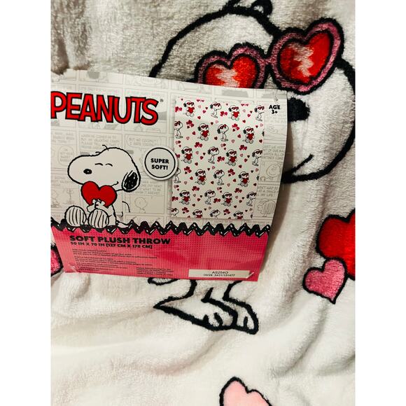 Snoopy super soft 50 by 70s plush throw valentines bundle/lot two kitchen towels - Picture 3 of 10